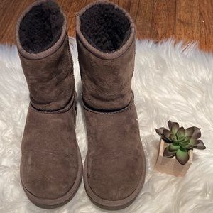 Classic Short II Chocolate UGG Boot